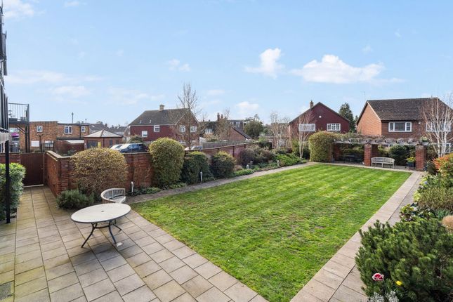 11 Blyton House, Marlow Road, Bourne End photo 3