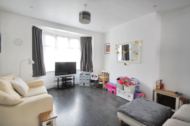 43 Forest Drive, Woodford Green photo 2