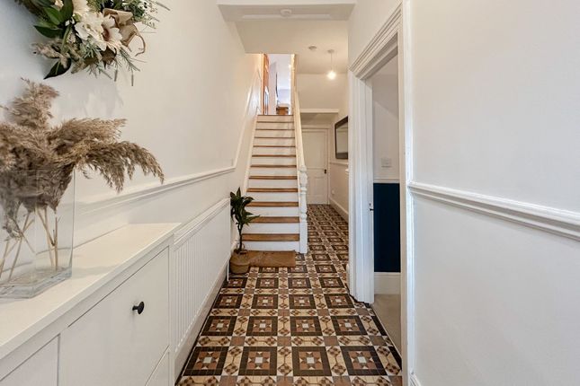 33 Kensington Place, Newport photo 3