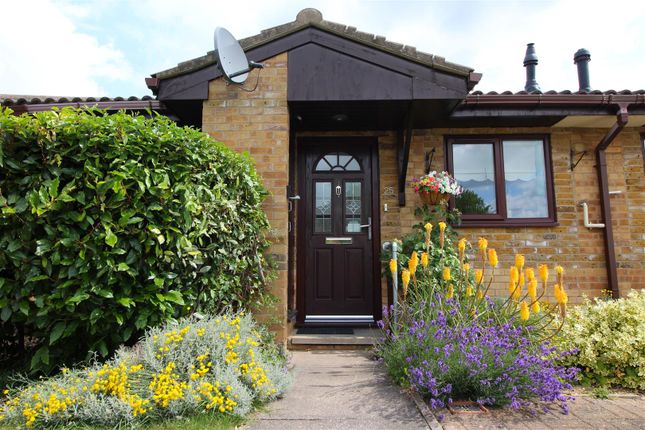 25, Five Arches, Orton Wistow, Peterborough photo 2