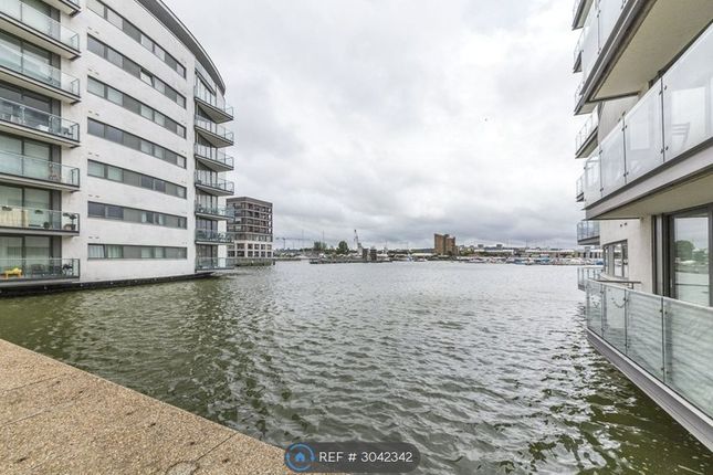 Flat  Ebb Court, Albert Basin Way, London photo 2