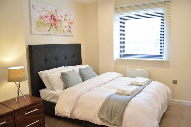 Flat to rent in Eastern Road, London