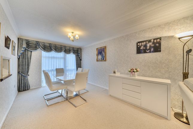 123, Knoll Crescent, Northwood photo 3