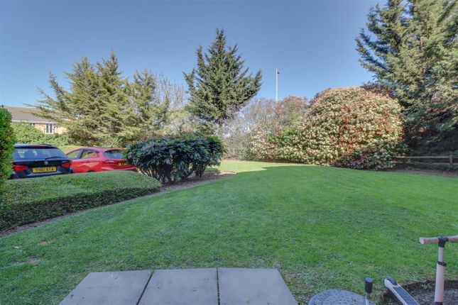 49, Browning Drive, Wickford photo 3