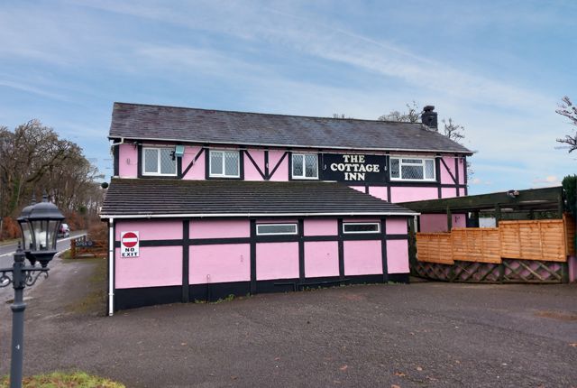 Thumbnail Pub/bar for sale in Carmarthen Road, Pentrefelin, Llandeilo