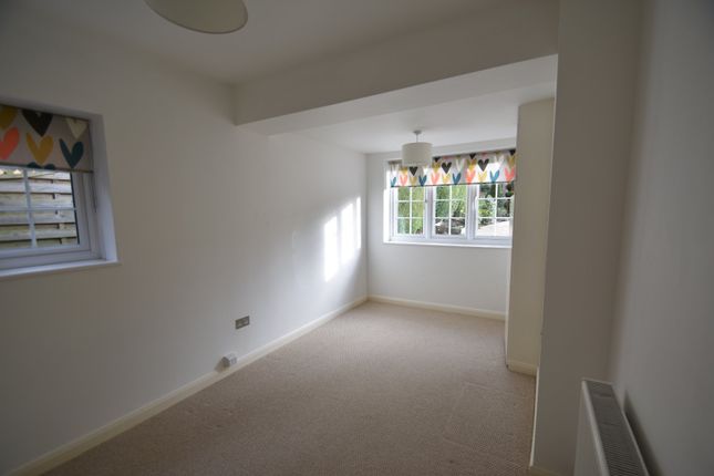Detached house to rent in Uplands Close, Gerrards Cross