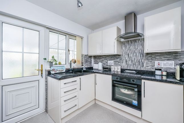 22, Tudor Court, Nottingham photo 3
