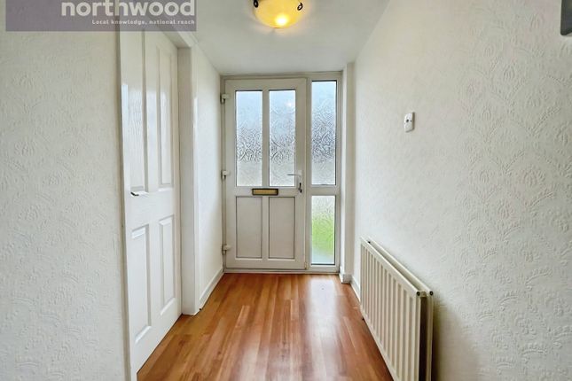 11, Birch Close, Wirral photo 2