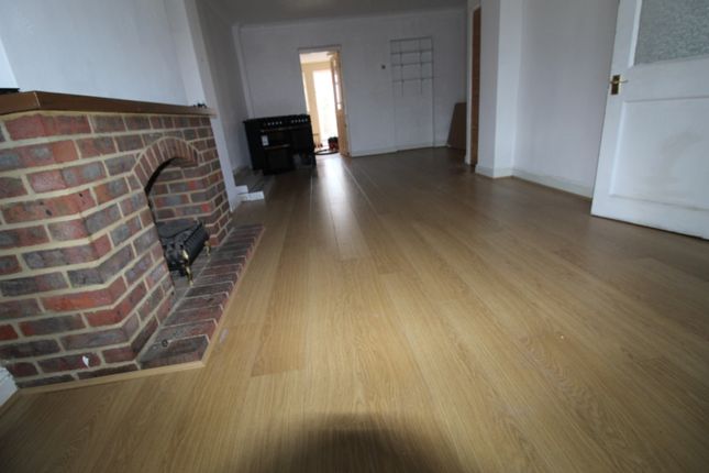 23 Stanhope Road, Slough photo 2