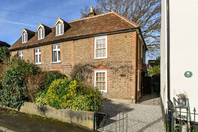 Thumbnail Cottage to rent in Bridge Road, East Molesey