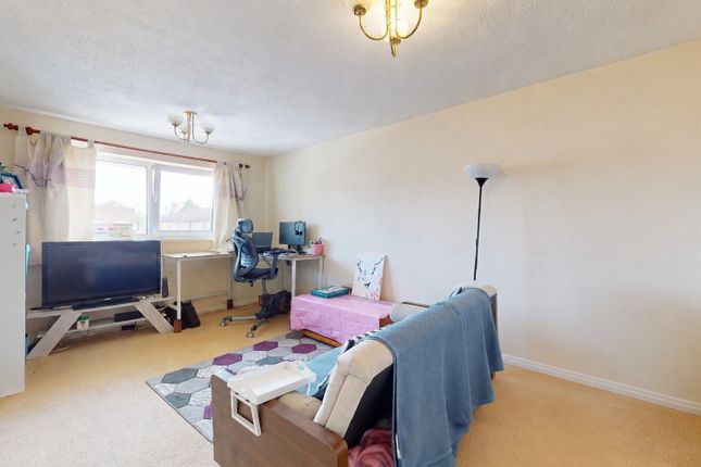 33, Heath Mead, Cardiff photo 2