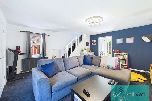 3, Lawndale Drive, Manchester photo 4