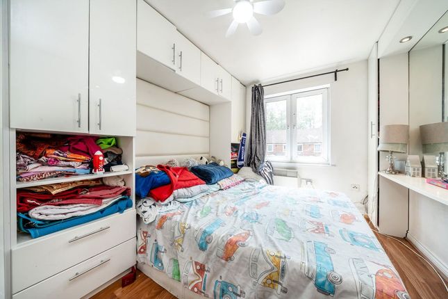 50, Blackburn Way, Hounslow photo 4