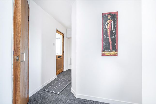 13, Robert Smith Court, Lumphinnans photo 4