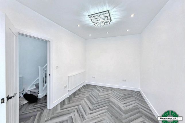 Kingston Road, Ilford photo 4