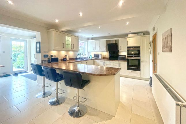 3, Paddock Gardens, Lymington photo 3