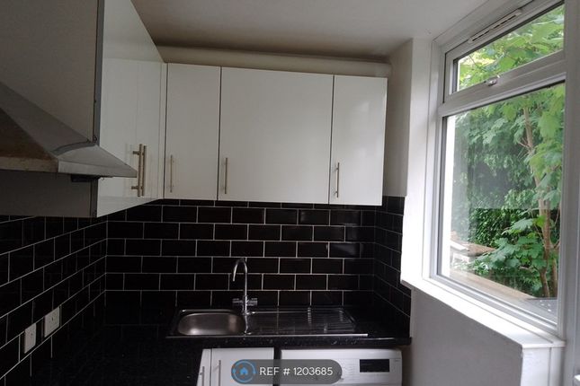Thumbnail Flat to rent in Glenn Avenue, Purley