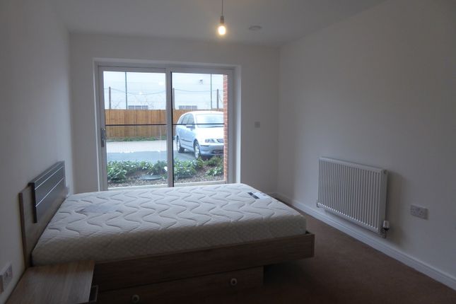 6, Flat 3, Oscar Wilde Road, Reading photo 5