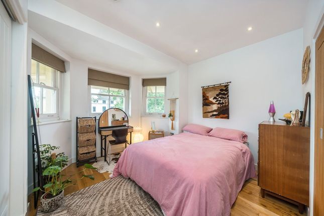 Flat A, 237, Lewisham Way, London photo 4
