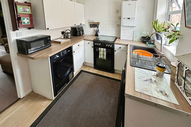 30 Piccadilly Way, Bourne photo 2