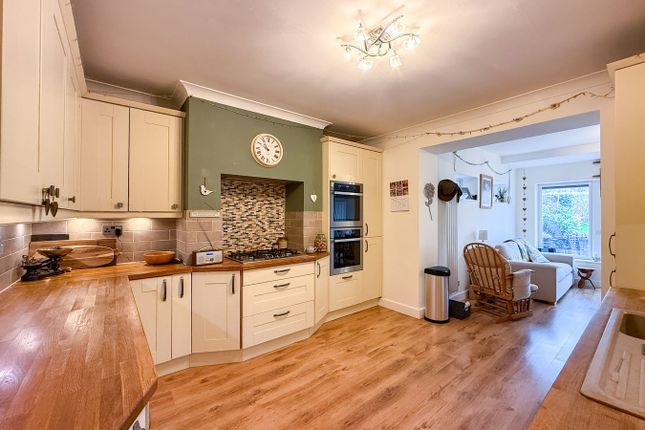 110, Long Lane, Holmfirth photo 5