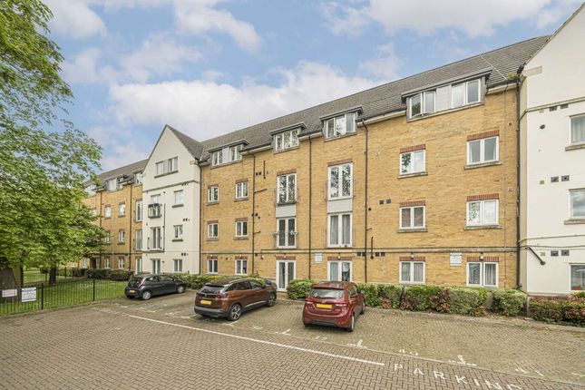 Flat for sale in Wood Lane, Isleworth