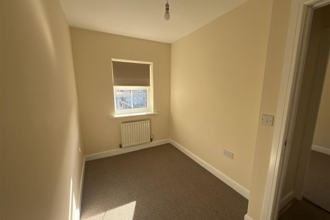Town house to rent in Calico Crescent, Carrbrook, Stalybridge