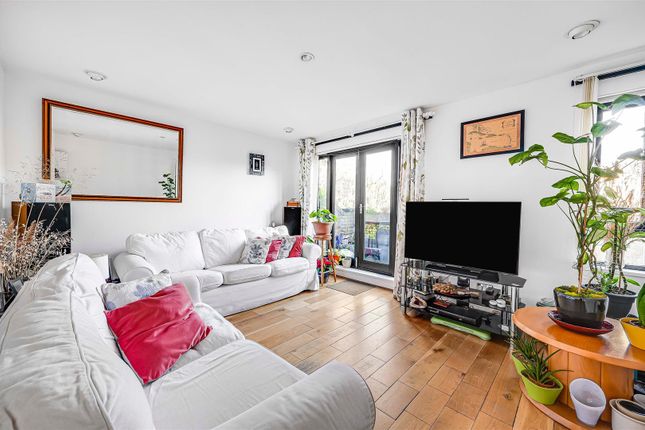 Maisonette for sale in Searle Place, London