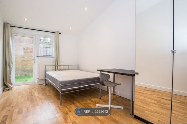 Spacious Double Bedrooms With Large Wardrobe&amp;Desk