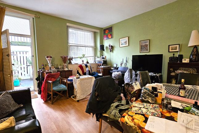 Flat 1, 11 Queen's Gate Gardens, London photo 3