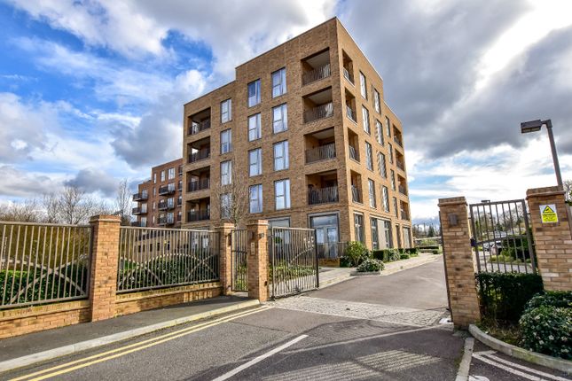 Flat for sale in Frogmore Avenue, Watford