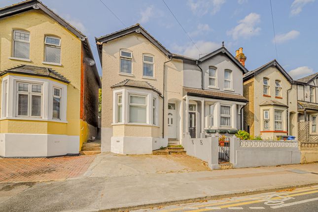 Thumbnail Terraced house to rent in Grenfell Road, Maidenhead