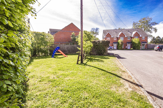 4 Summit House Close, Woodcote photo 4