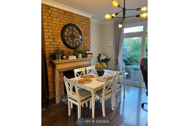 Priory Crescent, Cheam, Sutton photo 4