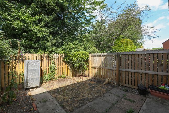 27 Broadoaks Close, Chesterfield photo 4