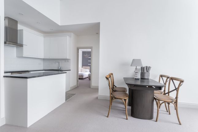 6 Arundel Court, 43-47, Arundel Gardens, Kensington & Chelsea photo 3