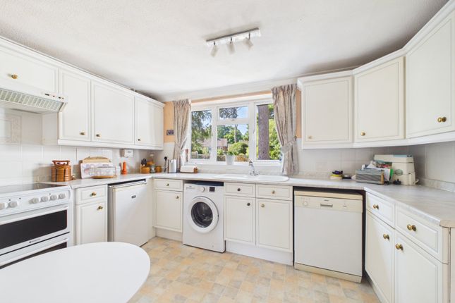 5, Illingworth Grove, Bracknell photo 3