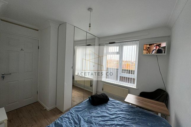 Flat to rent in Overbury Street, Hackney, London