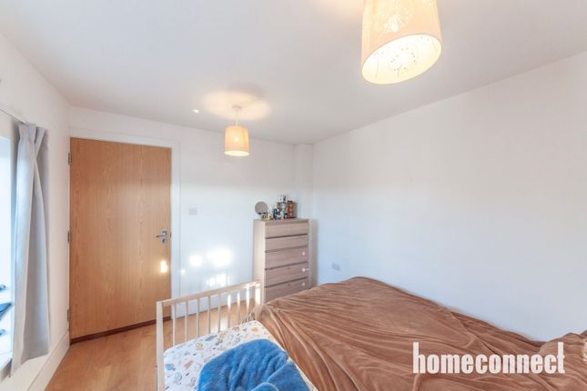 Flat 4, 61-63 High Street, Ilford photo 2