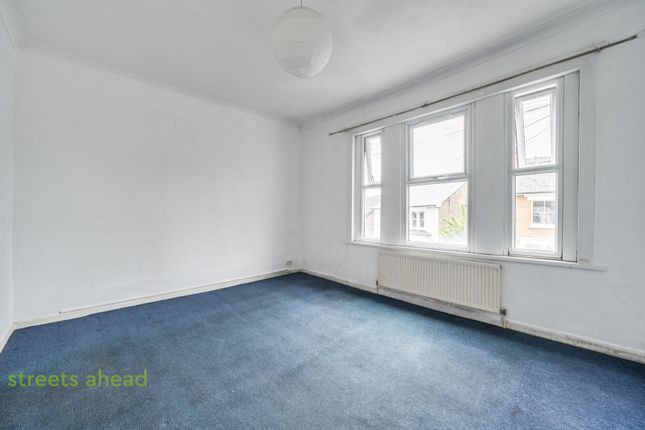 16C, High View Road, London photo 2