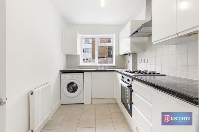 End terrace house for sale in Vicarage Road, London
