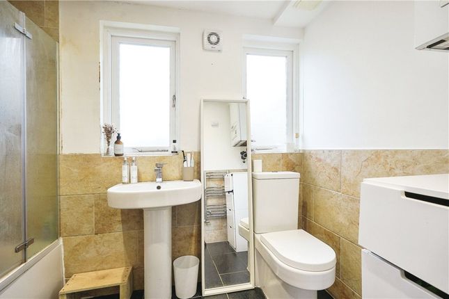 Flat for sale in Bullen Street, Battersea, London