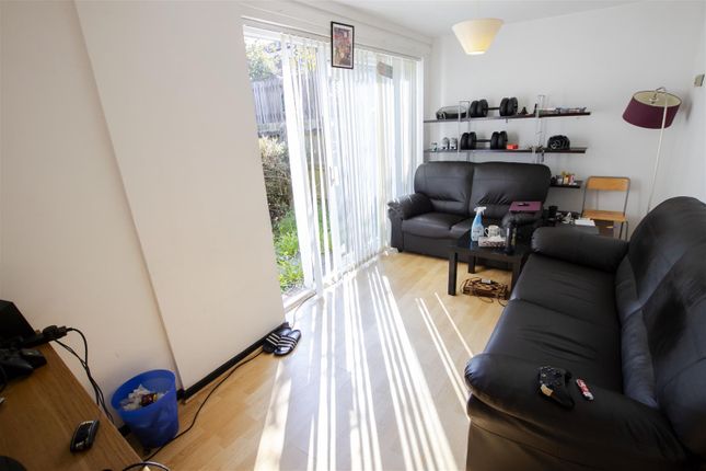 5, Herons Way, Birmingham photo 2