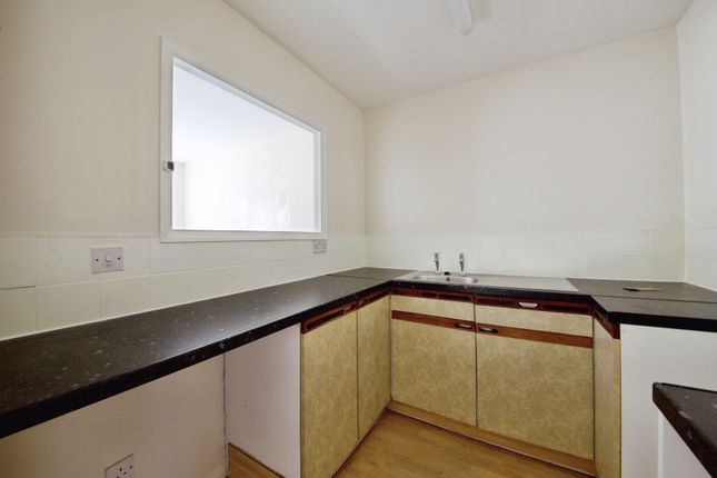 7, Barkwood Close, Romford photo 4