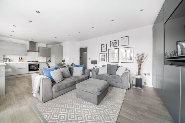 Flat for sale in Blackbrook Lane, Bromley