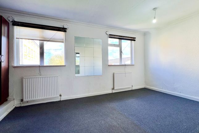 Limes Avenue, Chigwell photo 5