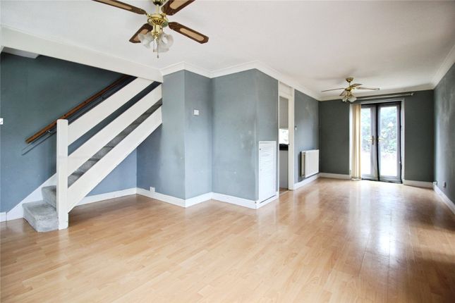 45, Wealden Way, Reading photo 2