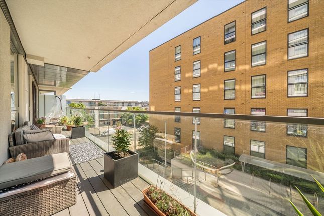 104 Iverson Point, 4, Harrison Walk, London photo 4