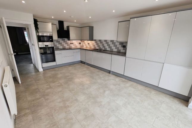 3A, Stanshawe Crescent, Bristol photo 2