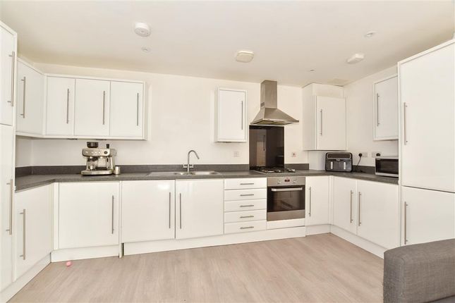 Lounge/Kitchen